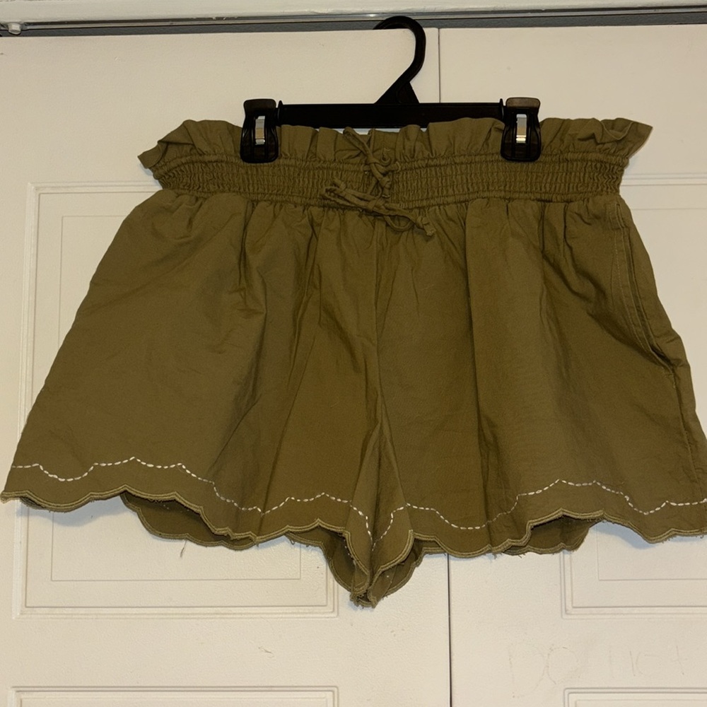 NWT By Anthropologie Scallop-Hem Shorts - Picture 4 of 9
